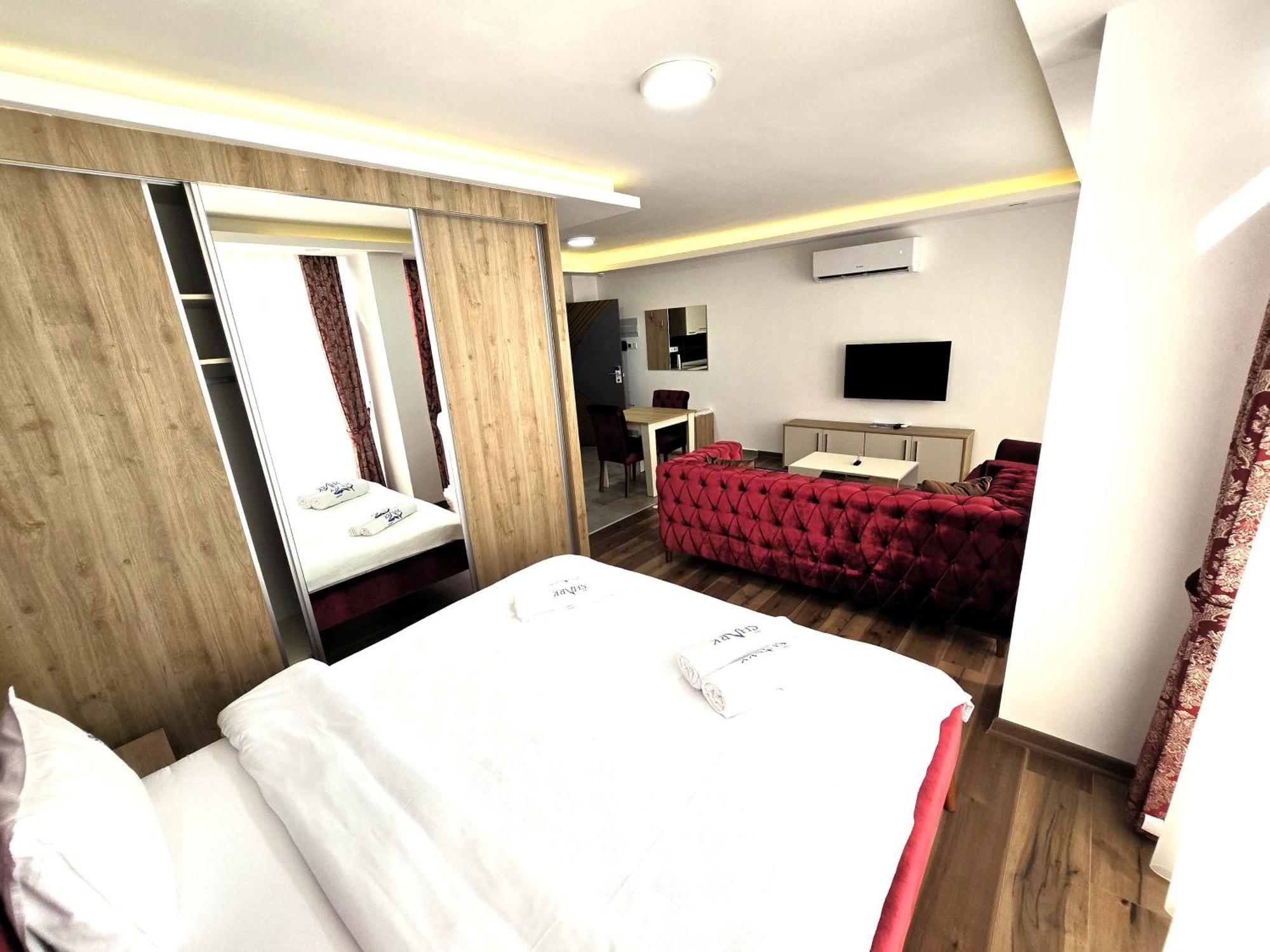 Nurel Shark Residence Kyrenia  Exteriör bild